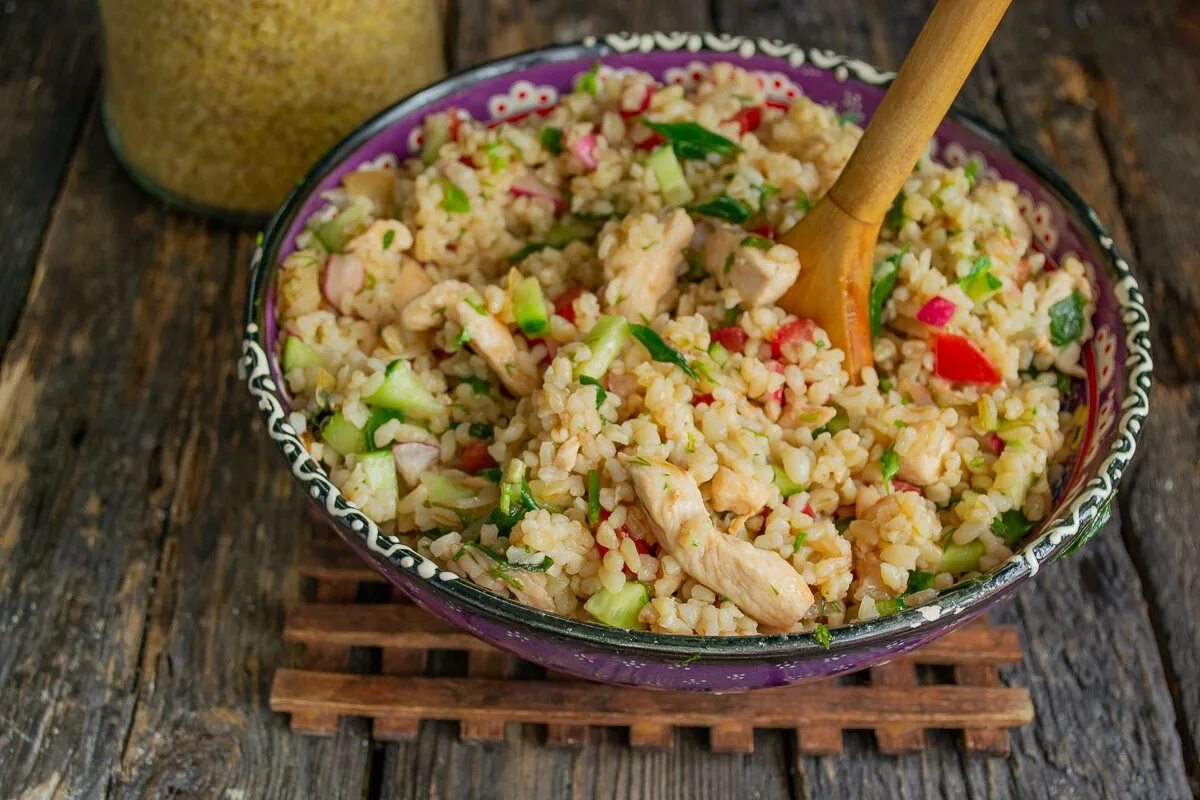 Näin valmistat maukkaan bulgurin kanaa ja vihanneksia: Tavallinen vilja uudella tavalla