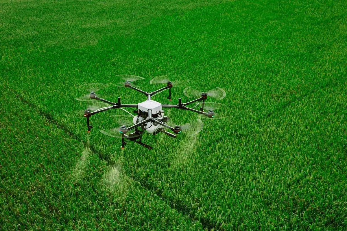 Dronet mullistavat arjen – 6 yllättävää tapaa hyödyntää niitä