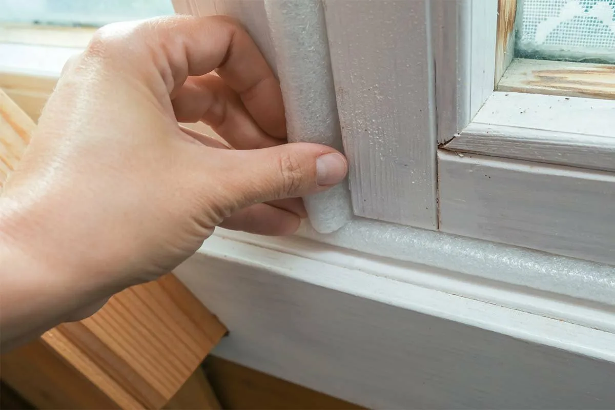 Ikkunat tiiviiksi yhdessä iltapäivässä – lämpö pysyy sisällä ja lasku tippuu kuin kivi