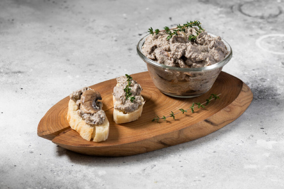 Kalatahna leivälle – 10 minuutin luksusherkku, joka hävittää kaupan tuontitahnat häpeään