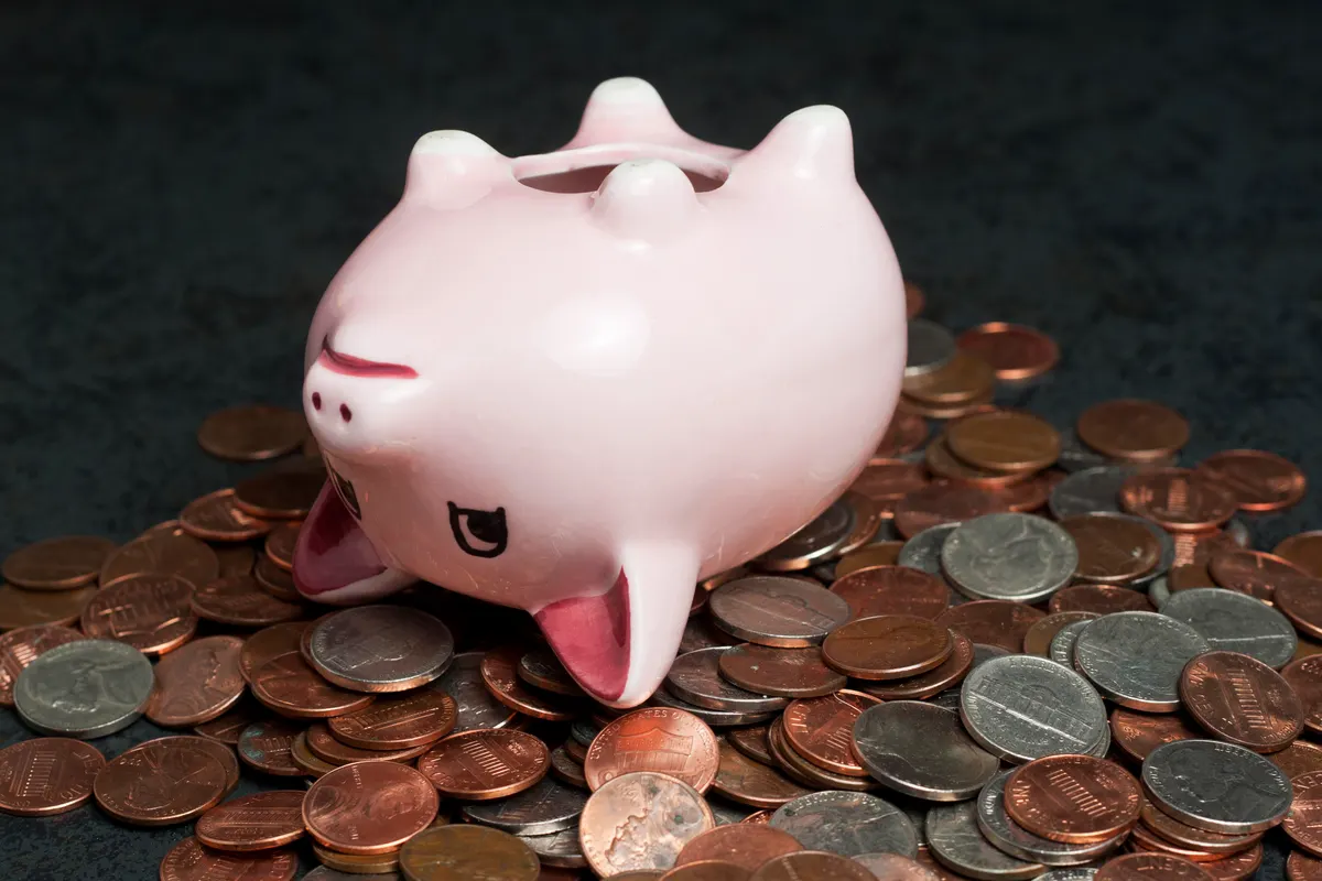 Nämä menneisyyden tavat johtavat köyhyyteen – vapauta itsesi vanhoista kuormista!