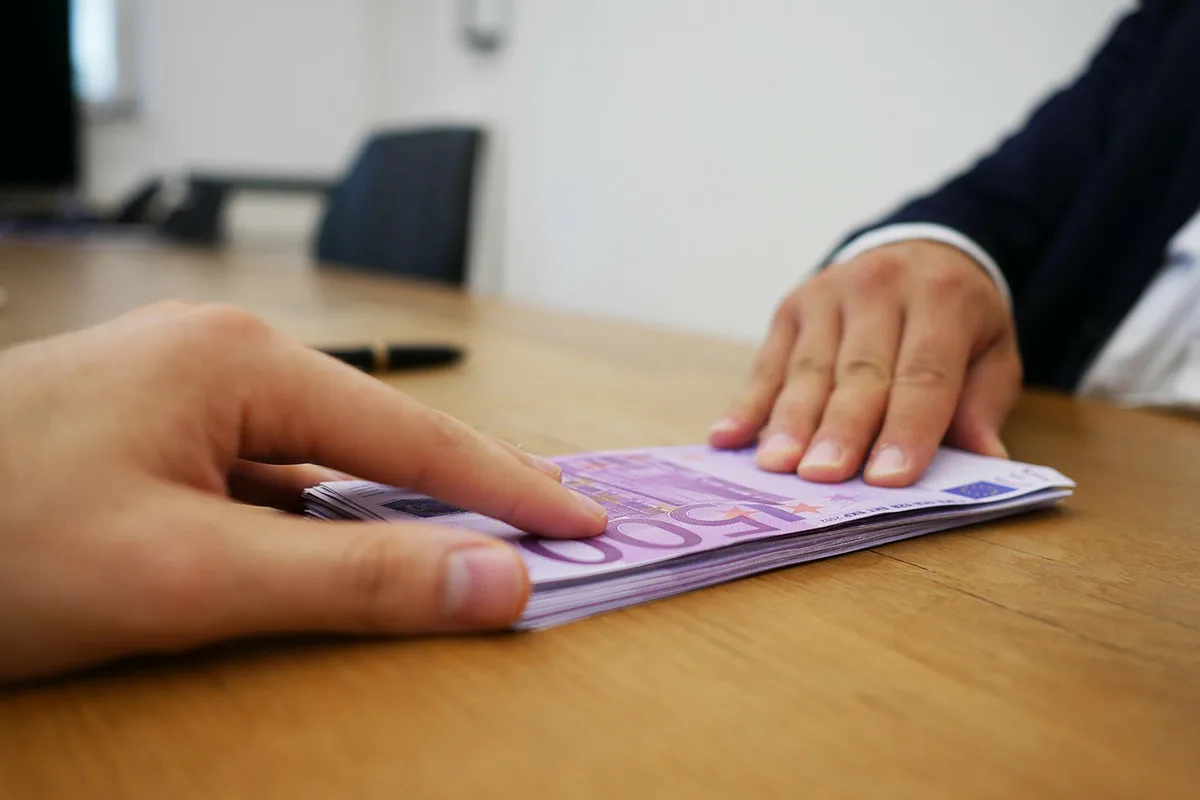 Pankki tarjosi sulkea lainan puolella summalla – missä piilee ansa ja kannattaako tarttua tarjoukseen?