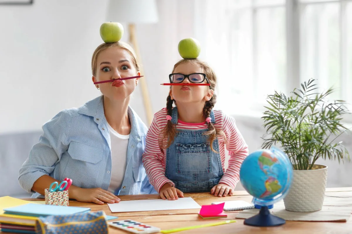 Miten olla raivostumatta, kun teet läksyjä lapsen kanssa?