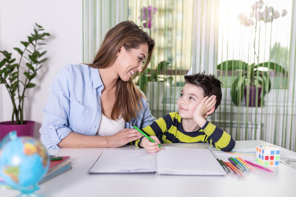 Miten olla raivostumatta, kun teet läksyjä lapsen kanssa?