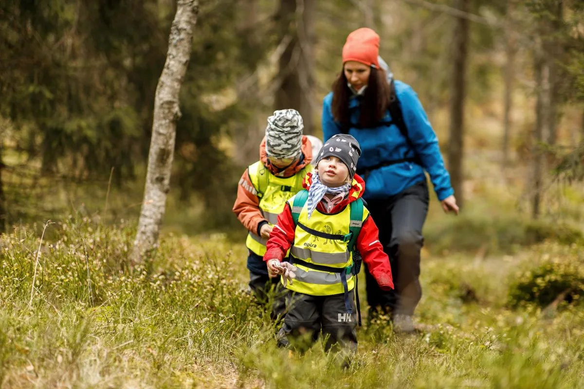 Metsäretki lasten kanssa – kun tavallinen sunnuntai muuttuu koko elämän parhaaksi päiväksi