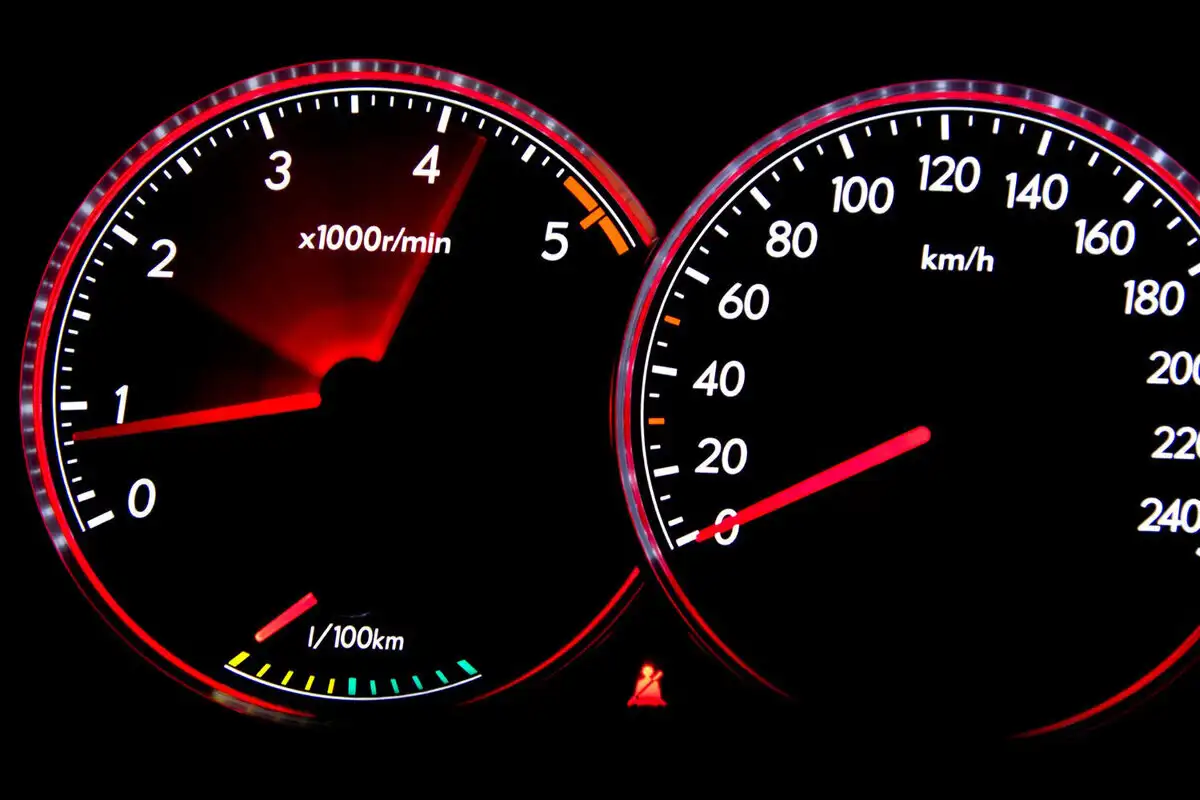 Mitä kierroksia tulisi käyttää, jotta moottorin käyttöikä maksimoidaan?