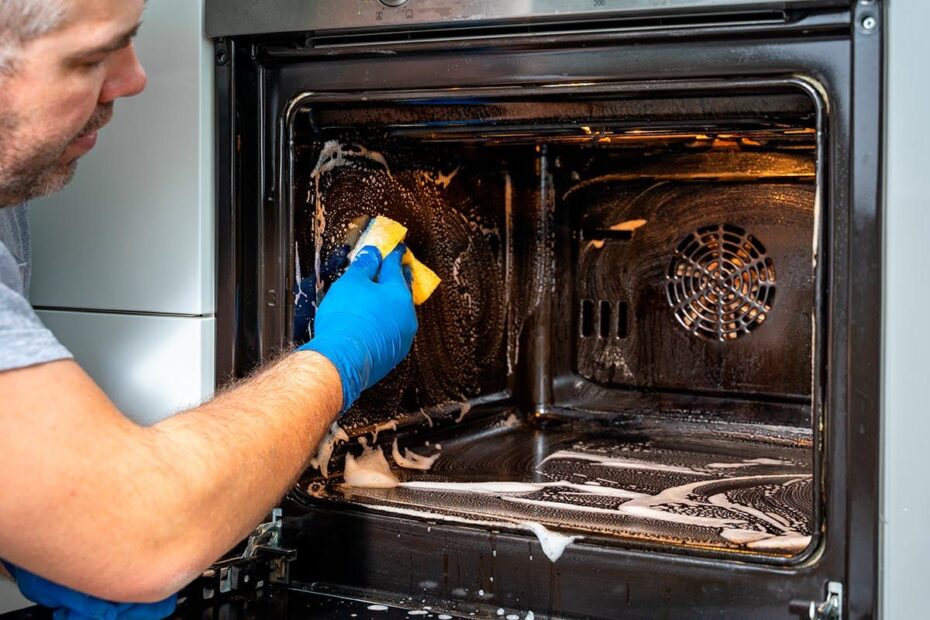 Uuni kiiltää kuin uusi – puhdistan kaiken rasvan ja palaneet läiskät yhdellä ainoalla astianpesutabletilla