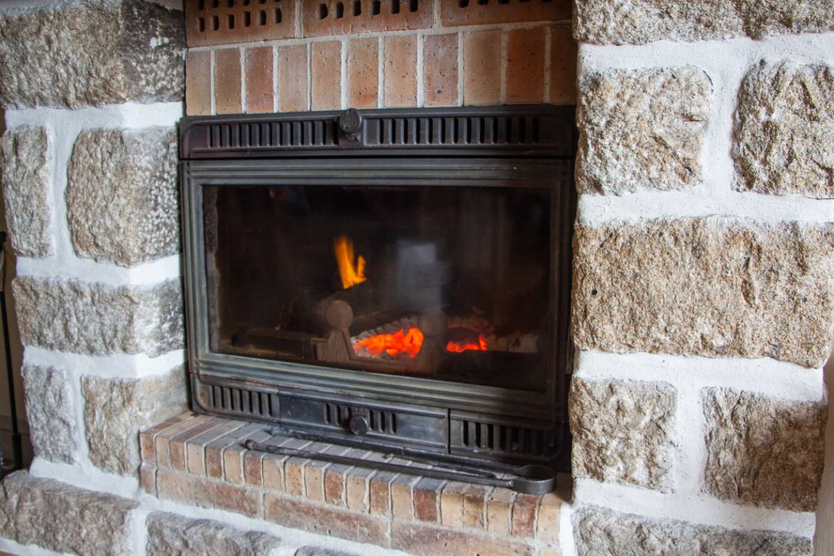 Poltan uunia tällä – se on kolme kertaa halvempaa kuin halko, antaa saman lämmön ja nuohooja jäi sanattomaksi