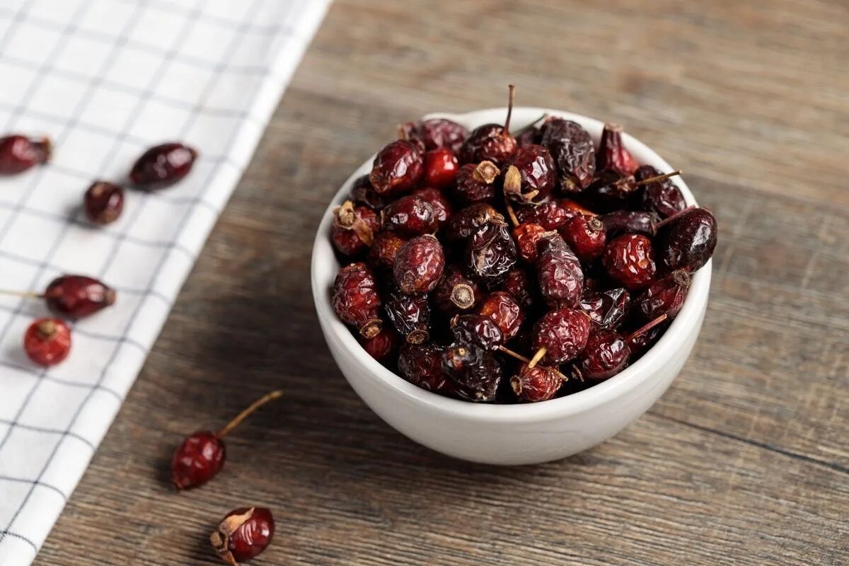 Näin kuivatat ruusunmarjoja säilytystä varten