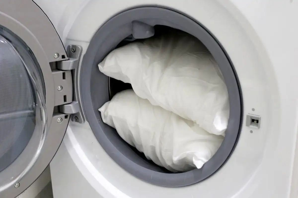 Näin peset tyynyt pesukoneessa – täydellinen opas mukavaan uneen!
