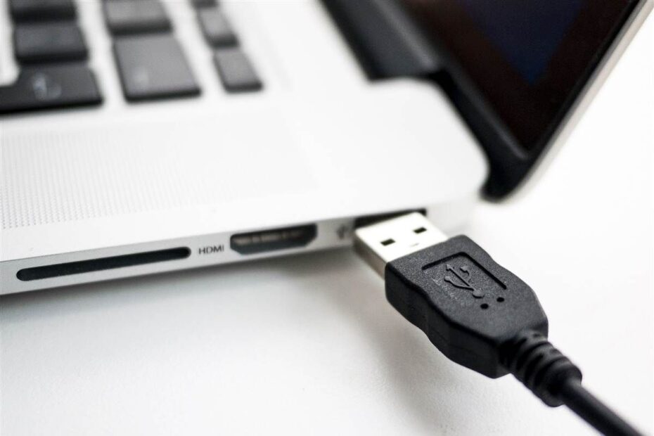 Kuinka pitkä USB-kaapeli voi olla, ennen kuin lataus hidastuu ja tiedonsiirto sakkaa