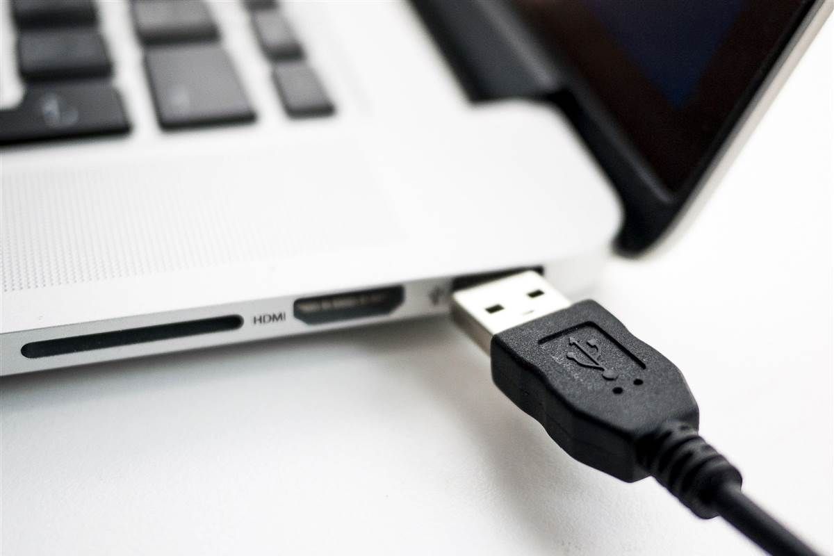 Kuinka pitkä USB-kaapeli voi olla, ennen kuin lataus hidastuu ja tiedonsiirto sakkaa