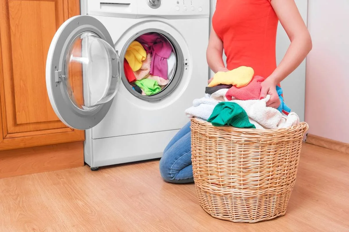Mitä vaatteita voi pestä yhdessä ja mitä ehdottomasti kannattaa pitää erillään?
